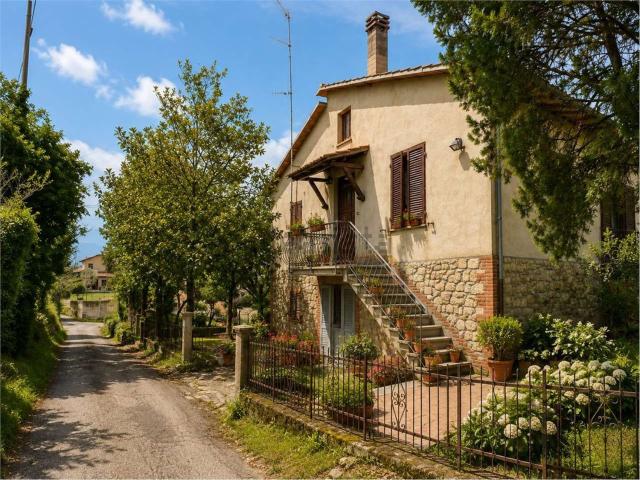 Rustici e casali in vendita di 260 m²