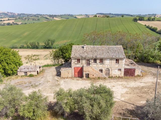 Rustici e casali in vendita di 260 m²