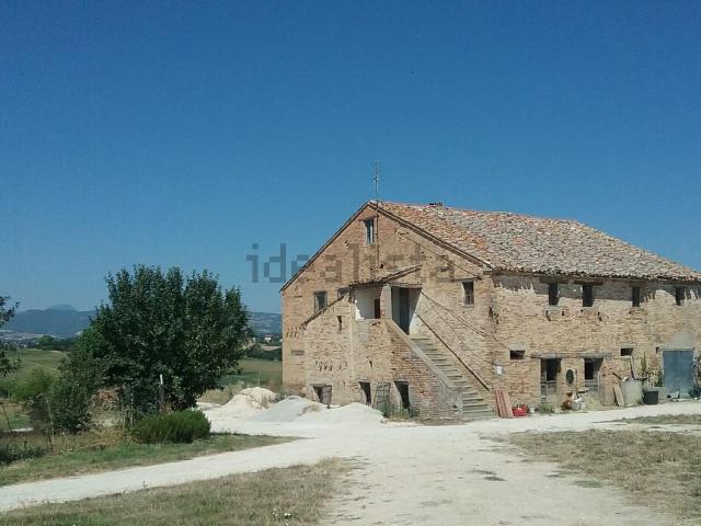 Rustici e casali in vendita di 260 m² in Contrada Carreggiano