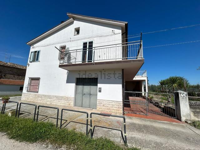 Rustici e casali in vendita di 260 m² in Contrada Monte Arcano, 43