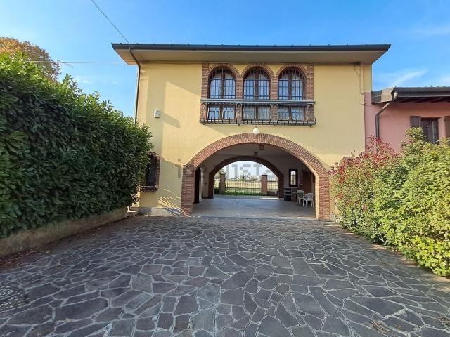Rustici e casali in vendita di 260 m² in Località Cà Mirandola