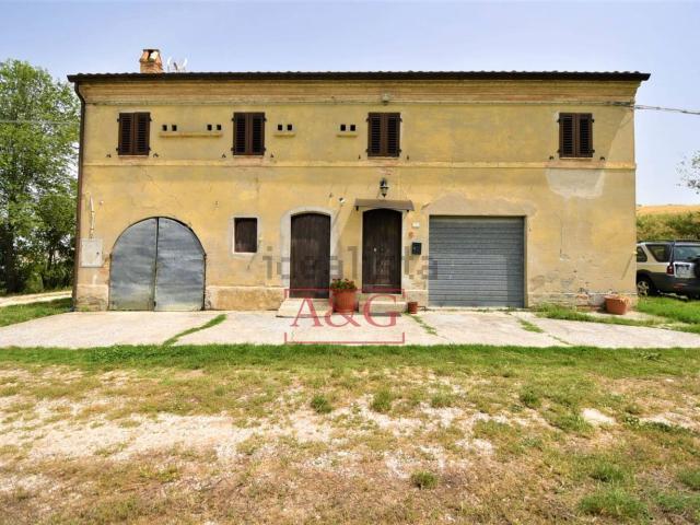 Rustici e casali in vendita di 260 m² in Strada Provinciale 44, 1