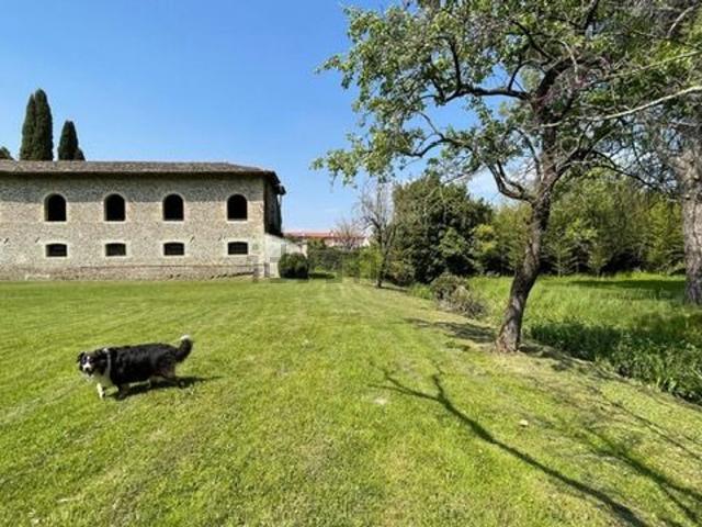 Rustici e casali in vendita di 260 m² in Piazza IV Novembre