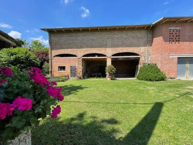 Rustici e casali in vendita di 260 m² in Via Medusa, 35