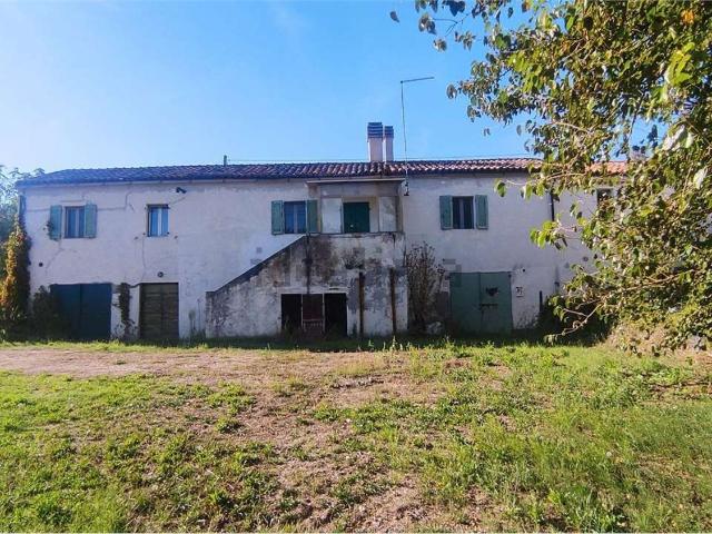 Rustici e casali in vendita di 260 m² in Via Monte Ronzano