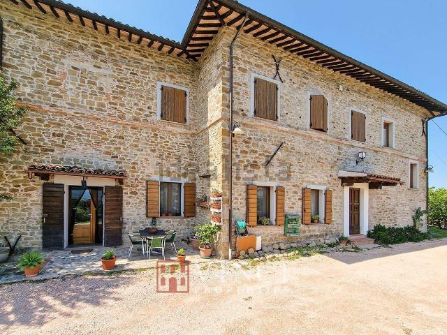 Rustici e casali in vendita di 260 m² in Via Ca&apos  Belvedere