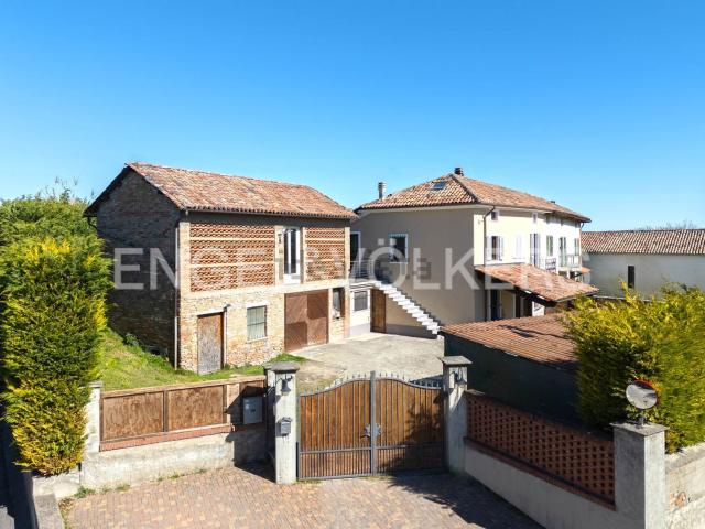 Rustici e casali in vendita di 260 m² in Via Francesco Mignone