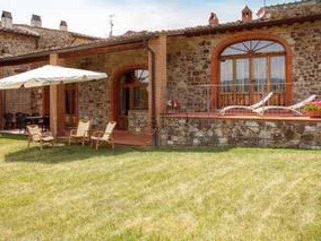 Rustici e casali in vendita di 260 m² in Via P. Mantegazza