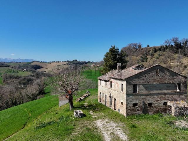 Rustici e casali in vendita di 260 m² in Via Roma