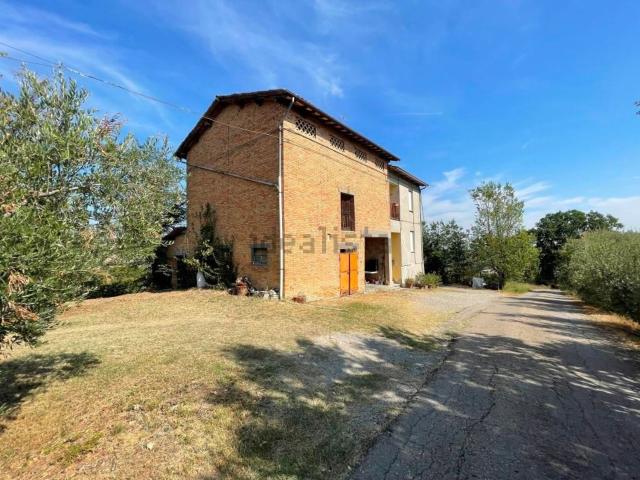 Rustici e casali in vendita di 260 m² in Via Sinistra Guerro, 18