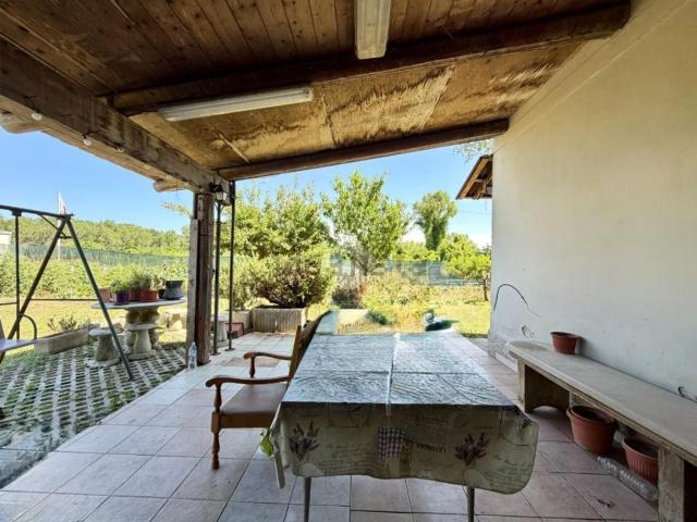 Rustici e casali in vendita di 261 m² in Via dei Frassini
