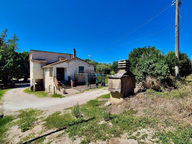 Rustici e casali in vendita di 262 m² in Frazione Ripaioli