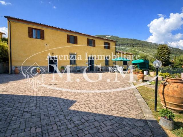 Rustici e casali in vendita di 262 m² in Piazza della Repubblica, 5