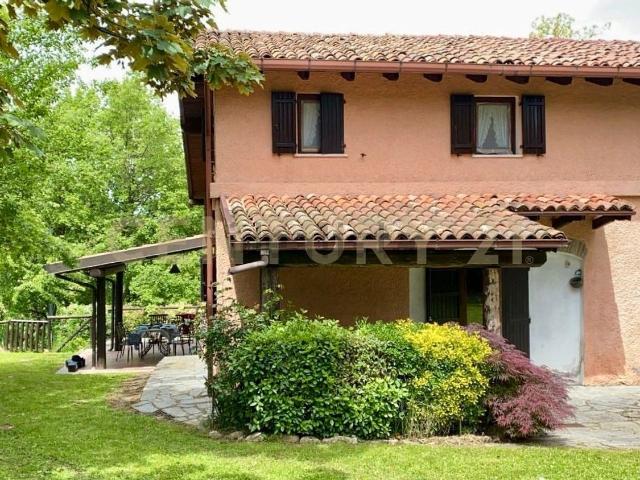 Rustici e casali in vendita di 263 m² in Strada Comunale Rialto