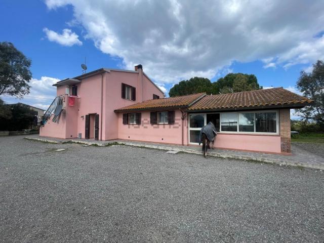 Rustici e casali in vendita di 274 m²