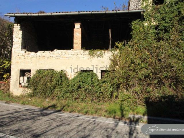 Rustici e casali in vendita di 275 m²