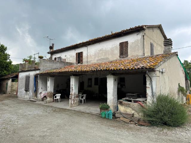 Rustici e casali in vendita di 276 m²