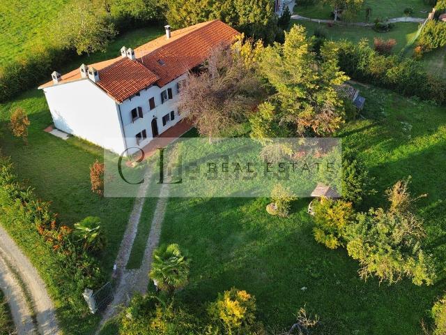 Rustici e casali in vendita di 276 m² in Via Case Sparse