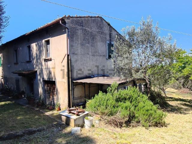 Rustici e casali in vendita di 277 m² in Via Donatori del Sangue
