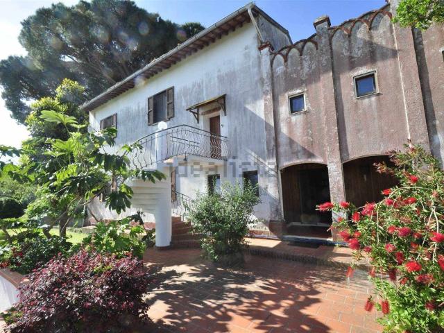 Rustici e casali in vendita di 278 m²