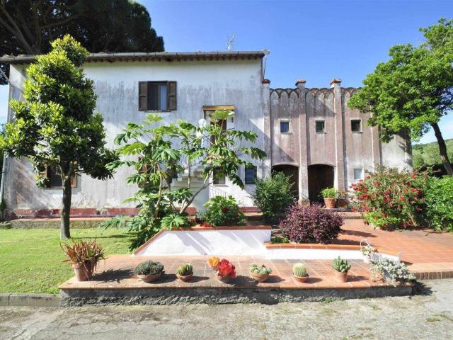 Rustici e casali in vendita di 278 m²