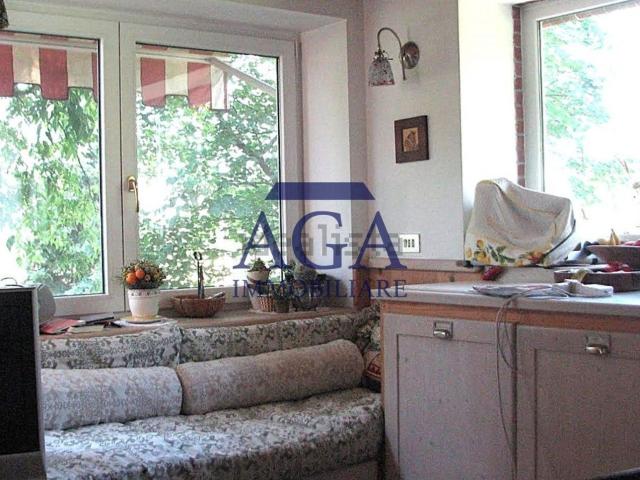 Rustici e casali in vendita di 279 m² in Via G. Carducci