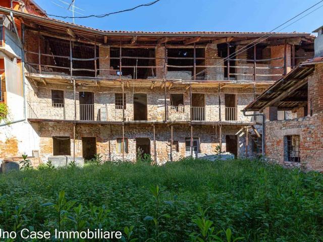 Rustici e casali in vendita di 270 m²