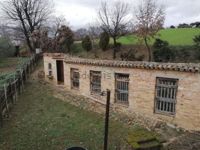 Rustici e casali in vendita di 270 m²