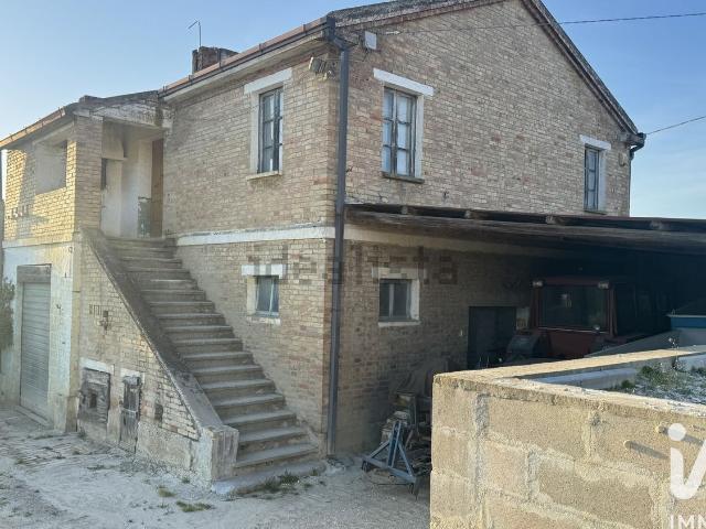 Rustici e casali in vendita di 270 m² in Contrada Forola