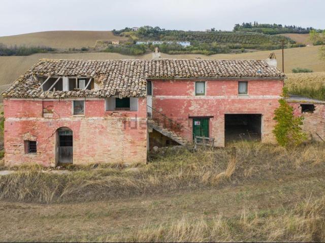 Rustici e casali in vendita di 270 m² in Contrada San Girolamo