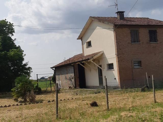 Rustici e casali in vendita di 270 m² in Strada Cavallara