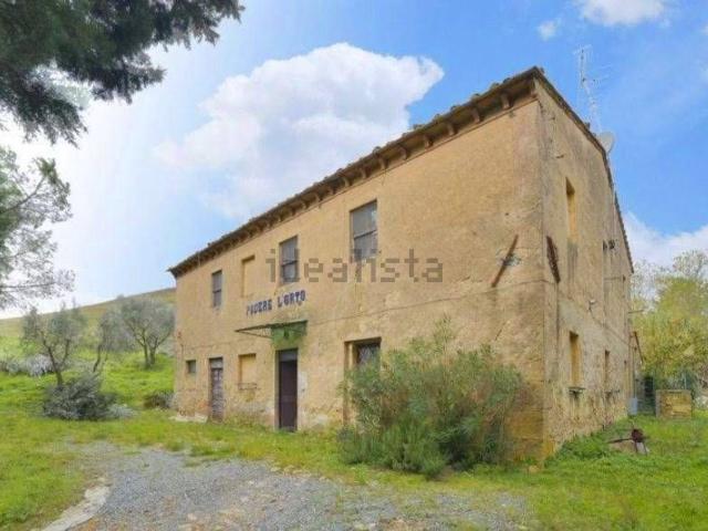 Rustici e casali in vendita di 270 m² in Strada Statale 68 di Val Cecina