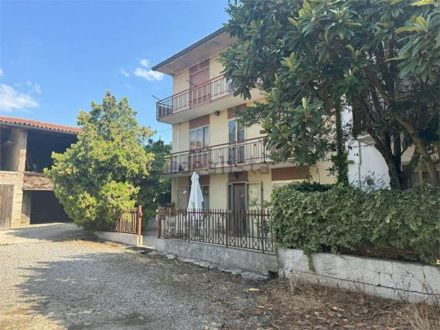 Rustici e casali in vendita di 270 m² in Via Motto Bisogno, 6