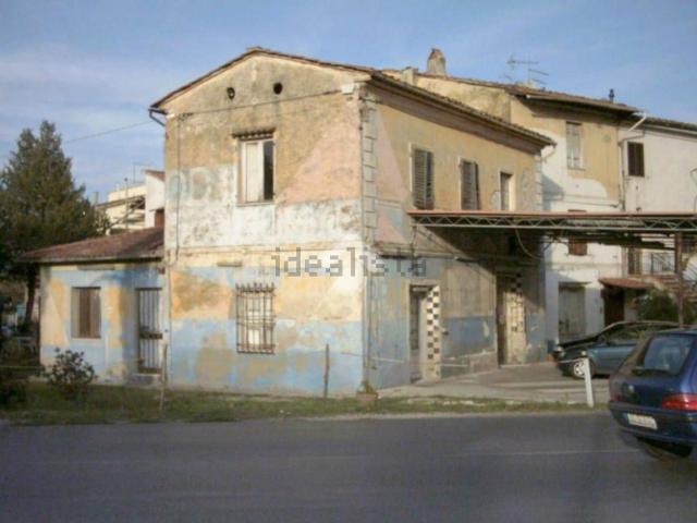 Rustici e casali in vendita di 270 m² in Via Aurelia, 264