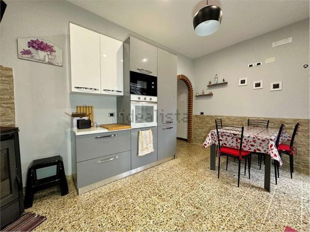 Rustici e casali in vendita di 270 m² in Via dei Ramacciotti, 4
