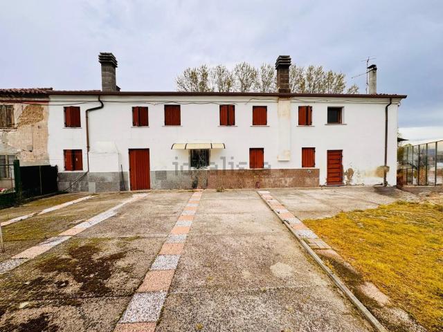 Rustici e casali in vendita di 270 m² in Via Pisane Righette