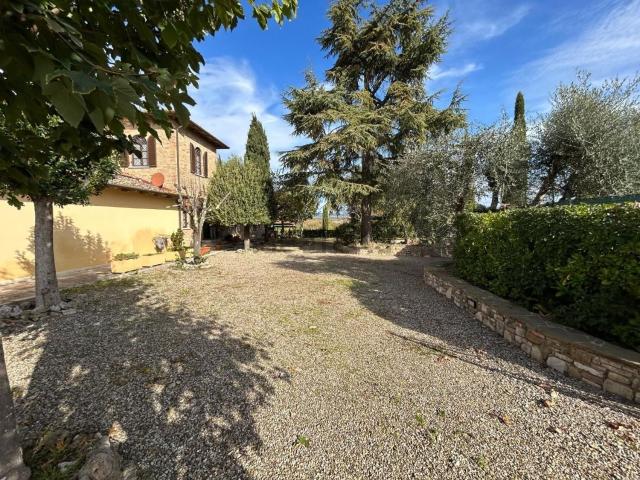 Rustici e casali in vendita di 272 m² in Strada Comunale della Pietraia, 15