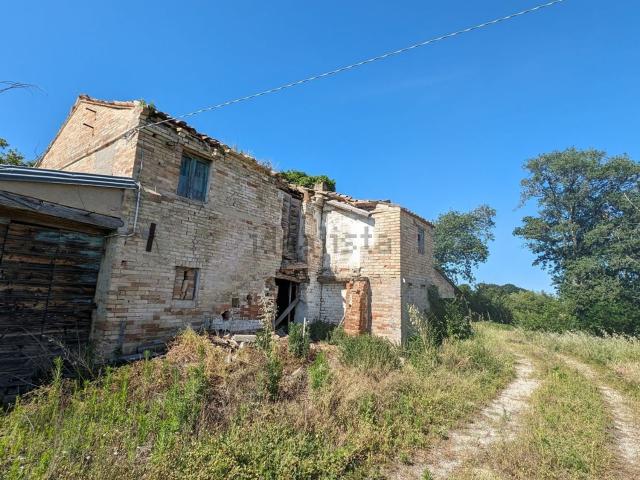 Rustici e casali in vendita di 273 m² in Via Villa Zara