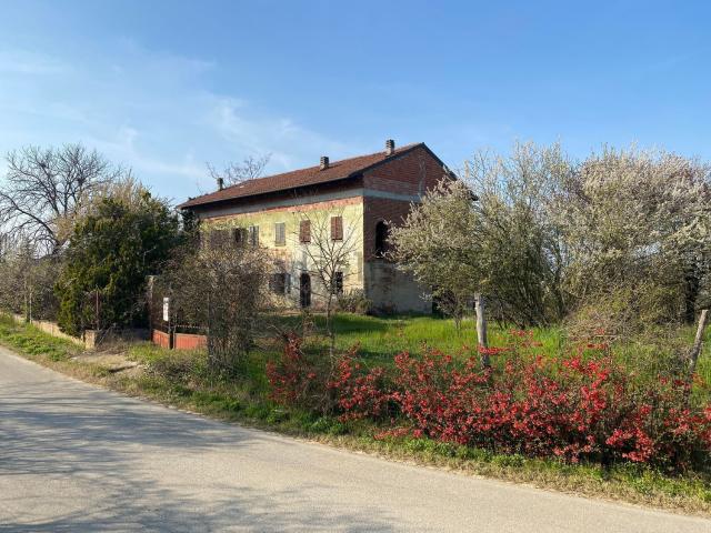 Rustici e casali in vendita di 285 m² in Strada Serra