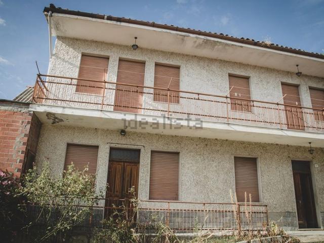 Rustici e casali in vendita di 285 m² in Via Sorina, 82