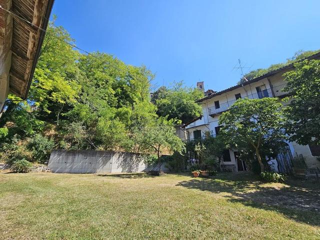 Rustici e casali in vendita di 285 m² in Via Vicario, 1