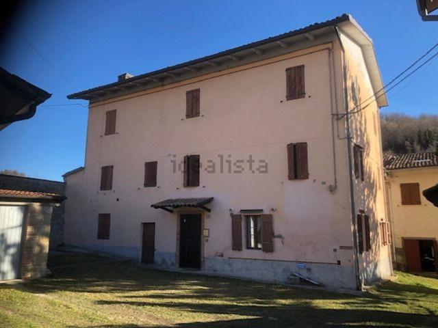 Rustici e casali in vendita di 287 m² in Via verucchia