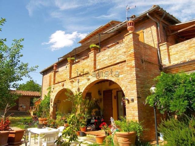 Rustici e casali in vendita di 288 m²