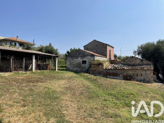 Rustici e casali in vendita di 28000 m² in Via Francesco Petrarca
