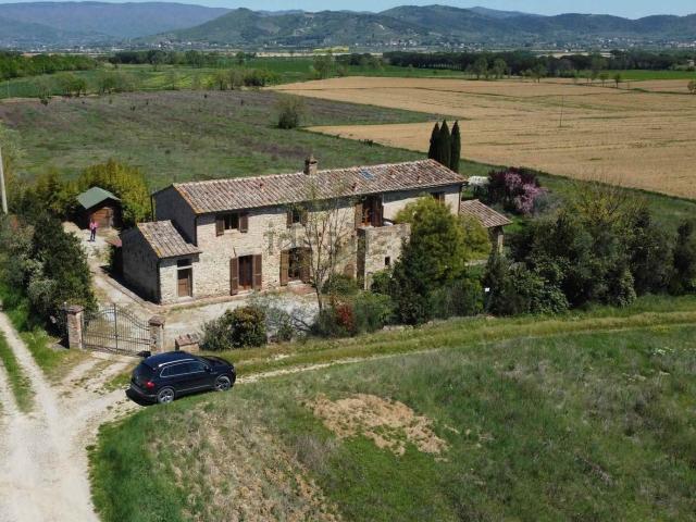 Rustici e casali in vendita di 280 m²