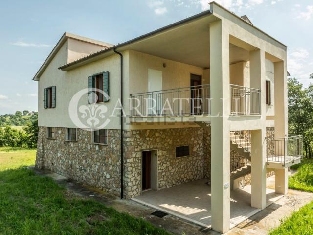 Rustici e casali in vendita di 280 m² in Strada Monte Forcato, 5