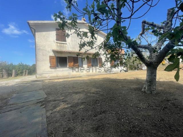 Rustici e casali in vendita di 280 m² in Strada Cava del Gesso