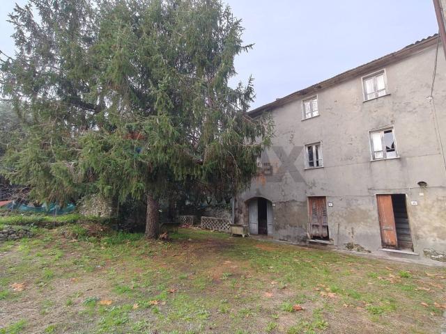 Rustici e casali in vendita di 280 m² in Via Bottari