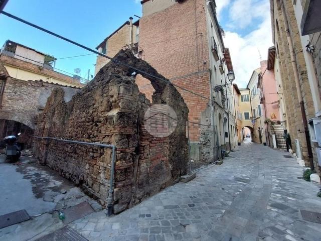 Rustici e casali in vendita di 280 m² in Via del Pozzo
