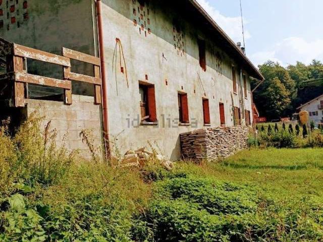 Rustici e casali in vendita di 280 m² in Via Domodossola